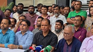 শিশু লামিয়া’র বাবা আব্দুর রাজ্জাকের চিকিৎসার দায়িত্ব নিলেন তারেক রহমান