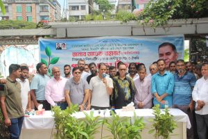 তারেক রহমান-এর পক্ষ থেকে স্কুলের শিক্ষক ও শিক্ষার্থীদের মাঝে গাছের চারা বিতরণ