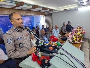 পেশাদারিত্বের ক্ষেত্রে সাংবাদিক ও পুলিশ মধ্যে খুব বেশি ‘খাতির’ বা বন্ধুত্বপূর্ণ সম্পর্ক থাকা উচিত নয় 4 পেশাদারিত্বের ক্ষেত্রে সাংবাদিক ও পুলিশ মধ্যে খুব বেশি ‘খাতির’ বা বন্ধুত্বপূর্ণ সম্পর্ক থাকা উচিত নয়