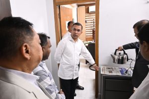 বিভিন্ন মন্ত্রণালয়ে ঝটিকা পরিদর্শনে প্রধানমন্ত্রী