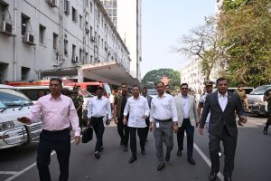 বিভিন্ন মন্ত্রণালয়ে ঝটিকা পরিদর্শনে প্রধানমন্ত্রী