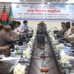 সড়ক দুর্ঘটনায় ক্ষতিগ্রস্ত পুলিশ সদস্যদের মাঝে চেক বিতরণ