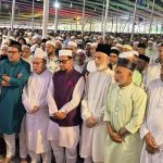জমিয়তুল ফালাহ জামে মসজিদে ভেদাভেদ ভুলে এক কাতারে মুসল্লিরা