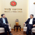 স্বরাষ্ট্রমন্ত্রীর সঙ্গে সিঙ্গাপুরের অনিবাসী হাইকমিশনারের সৌজন্য সাক্ষাৎ