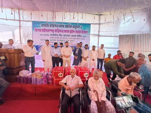 হাটহাজারীতে দুর্যোগ/ অগ্নিকাণ্ডে ক্ষতিগ্রস্ত পরিবারের মাঝে ঢেউটিন এবং নগদ অর্থ বিতরণ মীর হেলালের