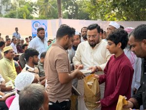 হাটহাজারীতে কুরবানী ও কোরআন শরীফ হাদিয়া বিতরণ করলেন ভূমি প্রতিমন্ত্রী মীর হেলাল