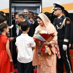চীনের বেইজিংয়ে প্রধানমন্ত্রীকে লাল গালিচা সংবর্ধনা