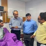 শিশু রামিসার অসুস্থ বাবাকে দেখতে হাসপাতালে বিএনপির স্বাস্থ্য বিষয়ক সম্পাদক