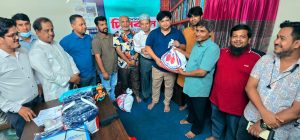পিআরইউ উদ্যোগে সংবাদপত্রের হকারদের মাঝে উপহার সামগ্রী প্রদান 2 পিআরইউ উদ্যোগে সংবাদপত্রের হকারদের মাঝে উপহার সামগ্রী প্রদান