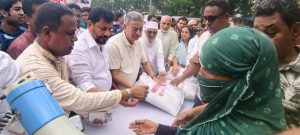 ‘বন্যার্তদের পাশে আছে সরকার, পুনর্বাসন না হওয়া পর্যন্ত সহায়তা অব্যাহত’-অর্থমন্ত্রী 2 ‘বন্যার্তদের পাশে আছে সরকার, পুনর্বাসন না হওয়া পর্যন্ত সহায়তা অব্যাহত’-অর্থমন্ত্রী