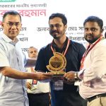 জুলাই শহীদ পরিবার ও আহতদের হাতে স্মৃতি স্মারক তুলে দিলেন প্রধানমন্ত্রী