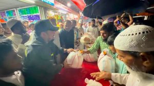পার্বত্য অঞ্চল চট্টগ্রামে ভারী বর্ষণে ক্ষতিগ্রস্তদের পাশে ভূমি প্রতিমন্ত্রী 2 পার্বত্য অঞ্চল চট্টগ্রামে ভারী বর্ষণে ক্ষতিগ্রস্তদের পাশে ভূমি প্রতিমন্ত্রী