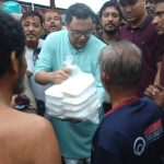 মানবিক সহায়তা নিয়ে পানিবন্দি মানুষের দ্বারে দ্বারে এমপি সাঈদ আল নোমান