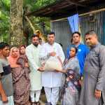 নাঙ্গলমোড়ায় বন্যাদুর্গত মানুষের মাঝে ৪র্থ দফায় ত্রাণ বিতরণ সালাউদ্দিন আলীর