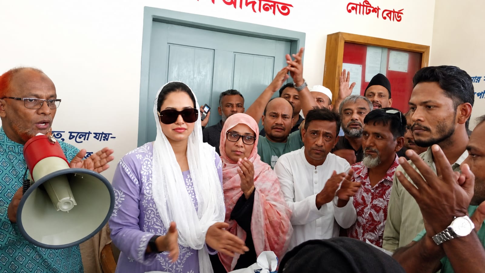 প্রচ্ছদ 135 প্রচ্ছদ