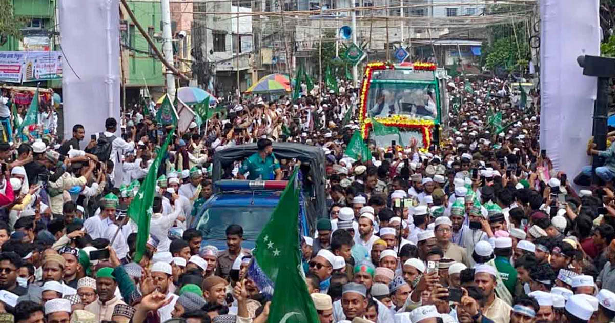 লাখো মানুষের অংশগ্রহণে চট্টগ্রামে জশনে জুলুস