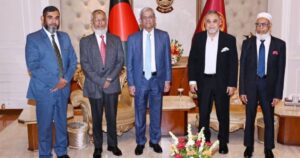 রাষ্ট্রপতির সঙ্গে নির্বাচন কমিশনের সৌজন্য সাক্ষাৎ রাষ্ট্রপতির সঙ্গে নির্বাচন কমিশনের সৌজন্য সাক্ষাৎ