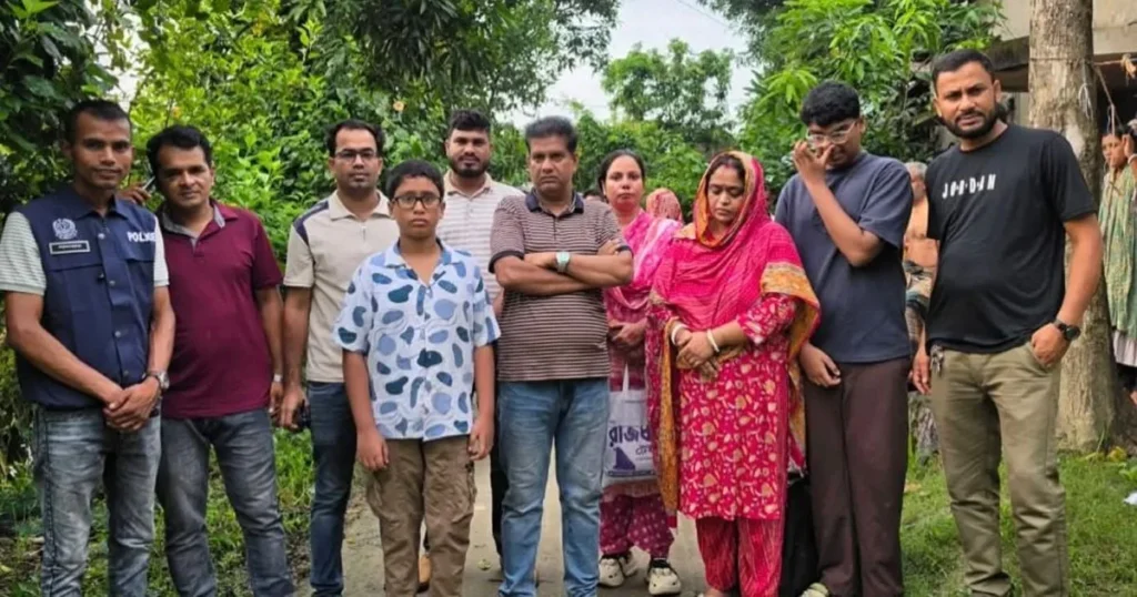 চাঁদপুর থেকে আত্মগোপনে থাকা সেই স্বর্ণ ব্যবসায়ী সপরিবারে চট্টগ্রামে আটক চাঁদপুর থেকে আত্মগোপনে থাকা সেই স্বর্ণ ব্যবসায়ী সপরিবারে চট্টগ্রামে আটক