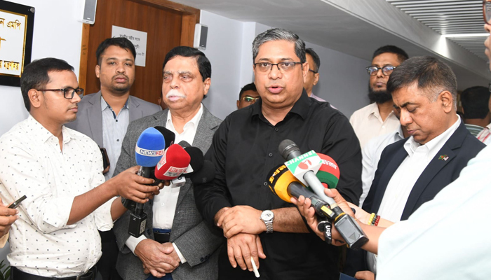 ছয় মাসের মধ্যে দুই লাখ শ্রমিক নেবে মালয়েশিয়া