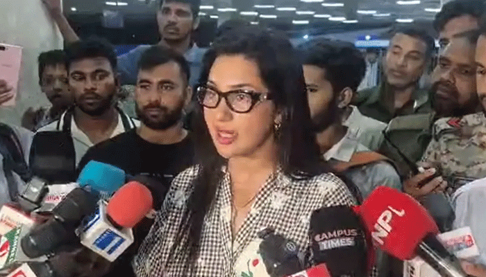 হিমালয়ের মৃত্যুকূপ থেকে অলৌকিকভাবে বেঁচে ফিরলেন অপু বিশ্বাস হিমালয়ের মৃত্যুকূপ থেকে অলৌকিকভাবে বেঁচে ফিরলেন অপু বিশ্বাস