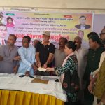 শুলকবহরে ক্যান্সার রোগীদের মাঝে চিকিৎসা সহায়তার চেক বিতরণ