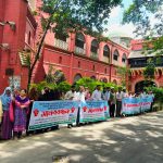 রেলওয়ের কর্মকর্তা-কর্মচারীদের ওপর সন্ত্রাসী হামলার প্রতিবাদে চট্টগ্রামে মানববন্ধন