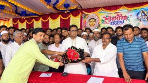 সাতকানিয়ায় দুর্গাপূজার মণ্ডপে নগদ অর্থ দিলেন প্রধানমন্ত্রীর উপ-প্রেস সচিব