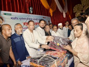 সুবিধাবঞ্চিত সনাতন ধর্মাবলম্বীদের মাঝে আলকরণ ওয়ার্ড বিএনপির বস্ত্র বিতরণ